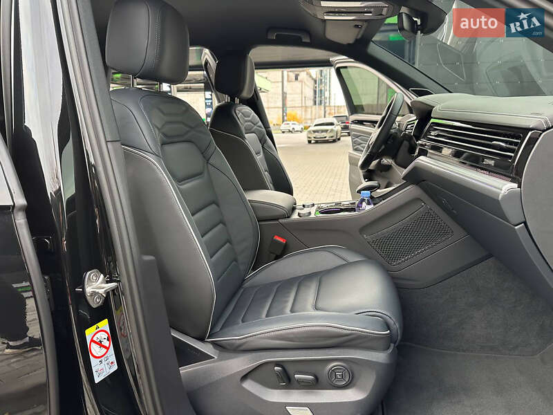 Внедорожник / Кроссовер Volkswagen Touareg 2024 в Днепре