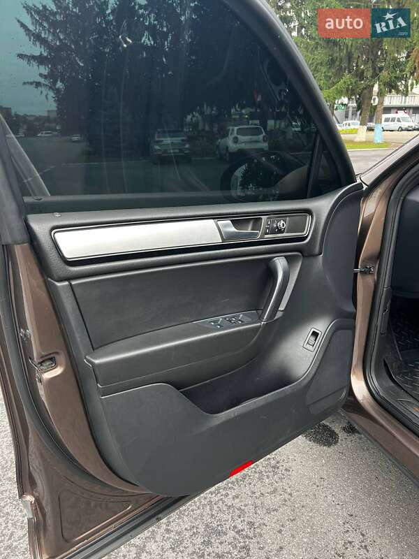 Внедорожник / Кроссовер Volkswagen Touareg 2010 в Калиновке