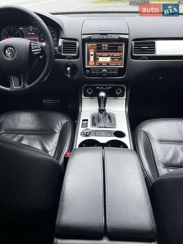 Внедорожник / Кроссовер Volkswagen Touareg 2010 в Калиновке