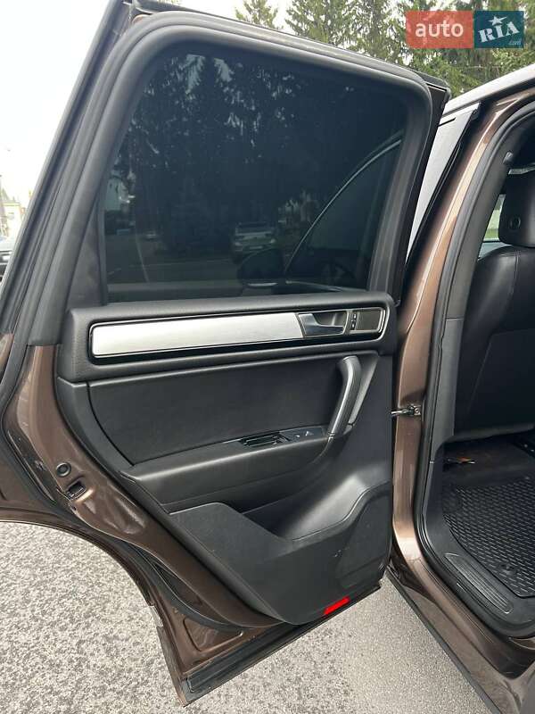 Внедорожник / Кроссовер Volkswagen Touareg 2010 в Калиновке