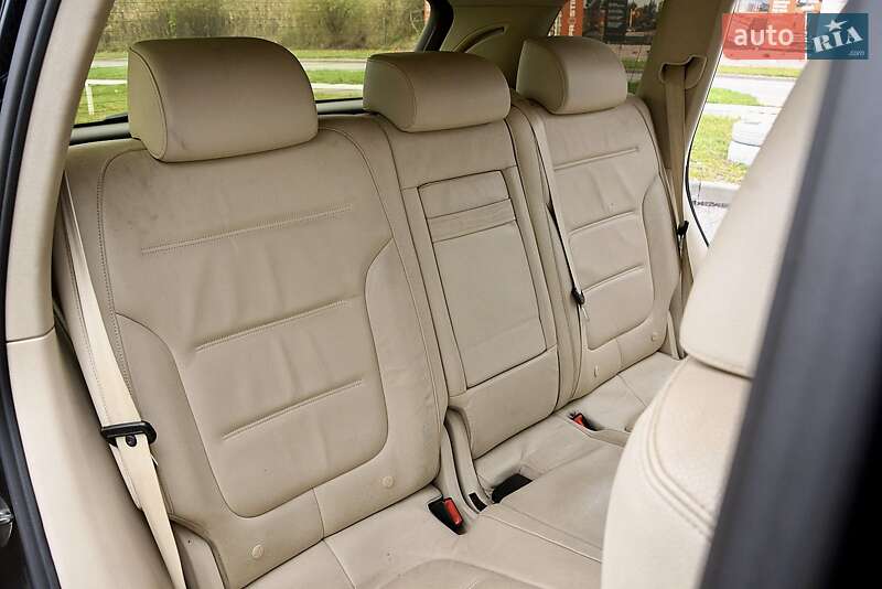 Позашляховик / Кросовер Volkswagen Touareg 2011 в Львові