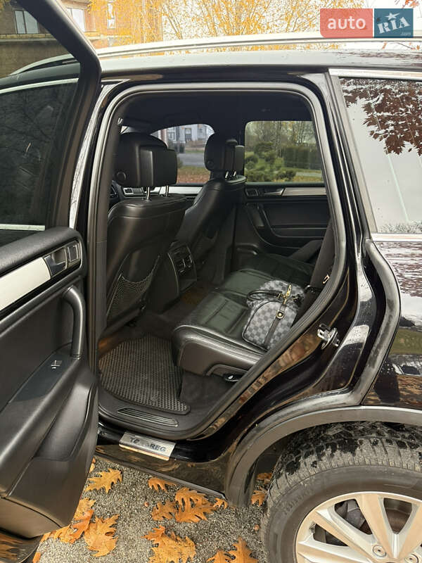 Внедорожник / Кроссовер Volkswagen Touareg 2011 в Хмельницком