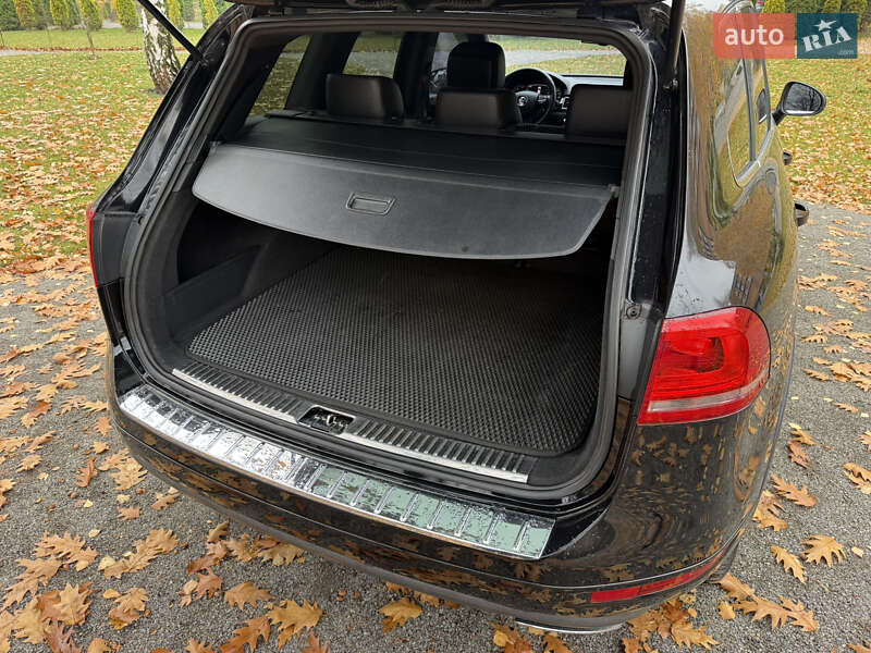 Внедорожник / Кроссовер Volkswagen Touareg 2011 в Хмельницком