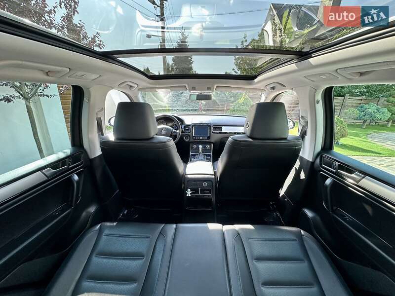 Внедорожник / Кроссовер Volkswagen Touareg 2014 в Виннице