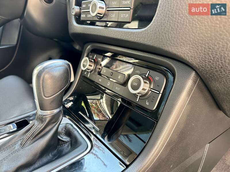 Внедорожник / Кроссовер Volkswagen Touareg 2014 в Виннице