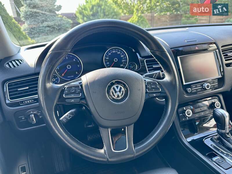 Внедорожник / Кроссовер Volkswagen Touareg 2014 в Виннице