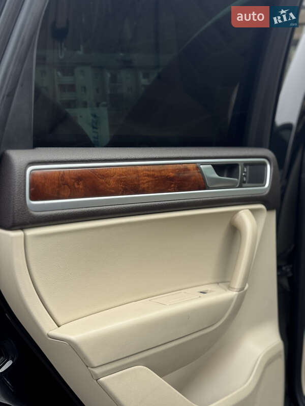 Внедорожник / Кроссовер Volkswagen Touareg 2012 в Межгорье