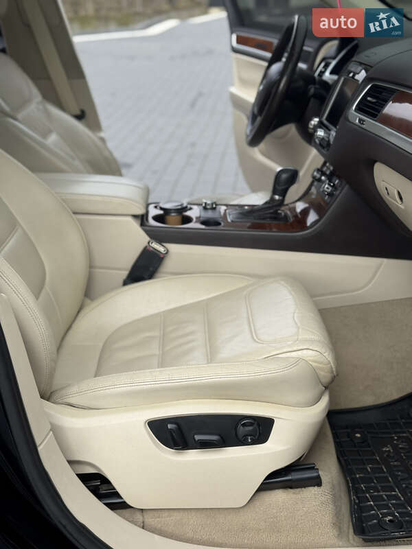 Внедорожник / Кроссовер Volkswagen Touareg 2012 в Межгорье