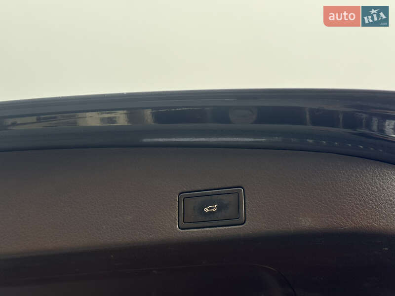 Внедорожник / Кроссовер Volkswagen Touareg 2012 в Межгорье