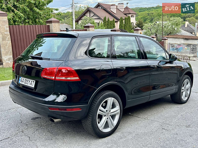 Внедорожник / Кроссовер Volkswagen Touareg 2015 в Киеве