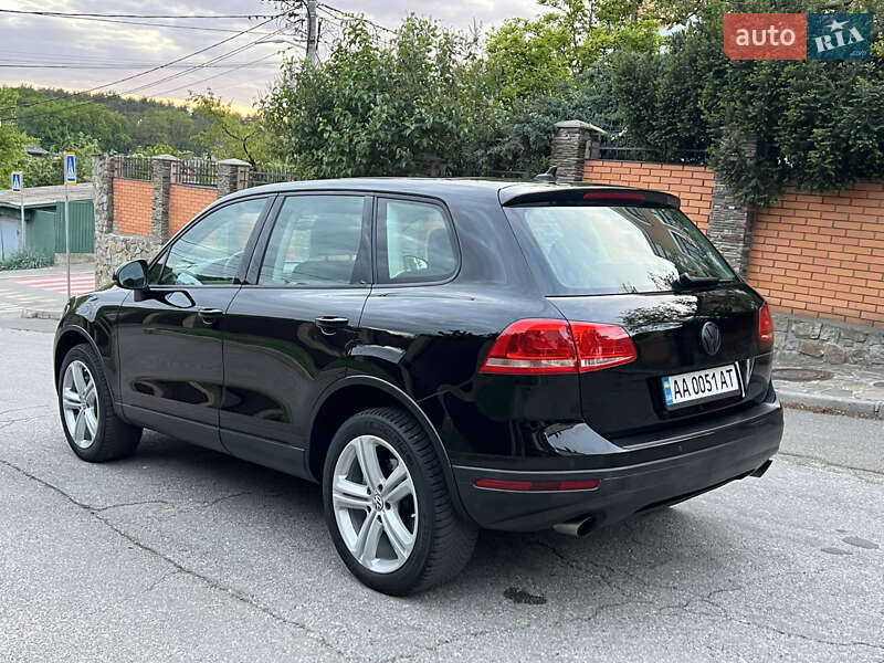 Внедорожник / Кроссовер Volkswagen Touareg 2015 в Киеве