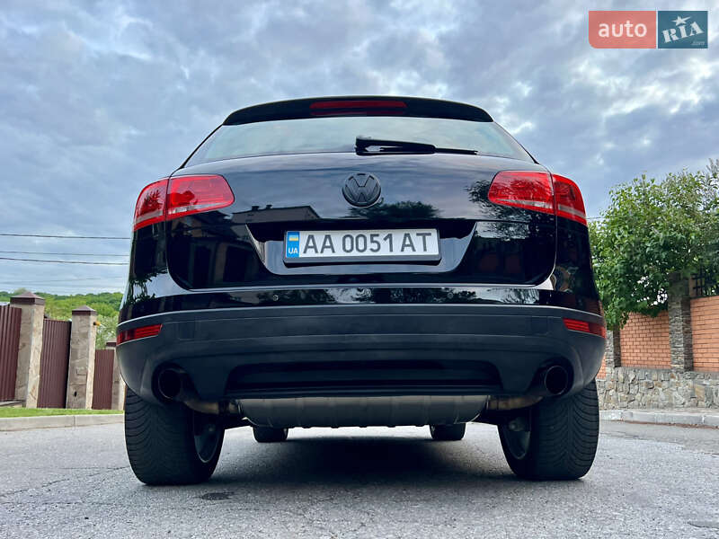 Внедорожник / Кроссовер Volkswagen Touareg 2015 в Киеве