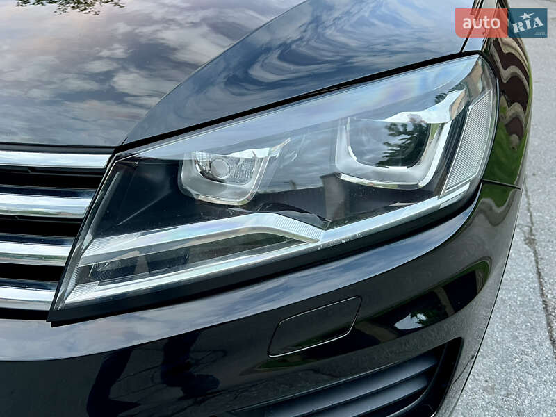 Внедорожник / Кроссовер Volkswagen Touareg 2015 в Киеве