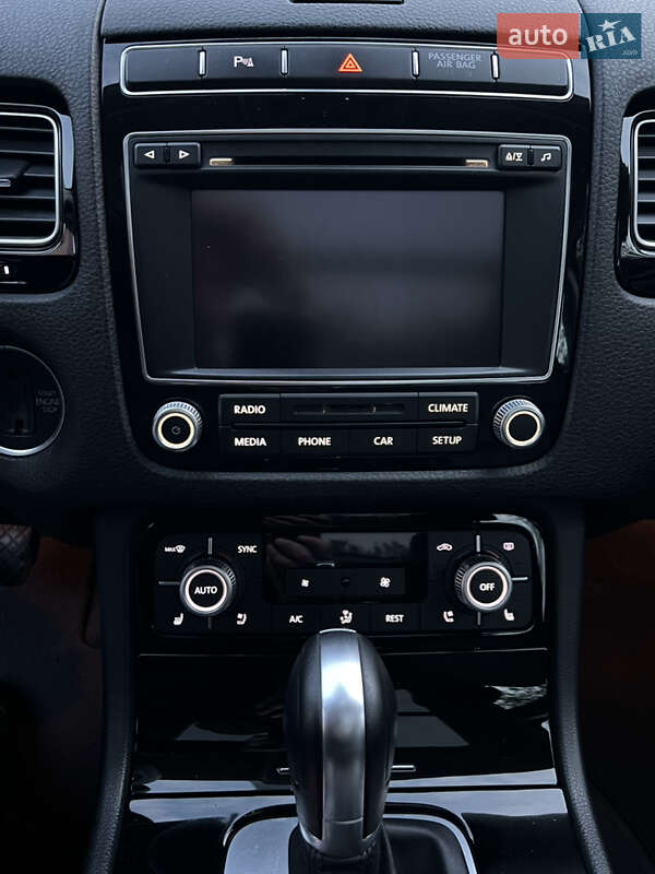 Внедорожник / Кроссовер Volkswagen Touareg 2015 в Киеве