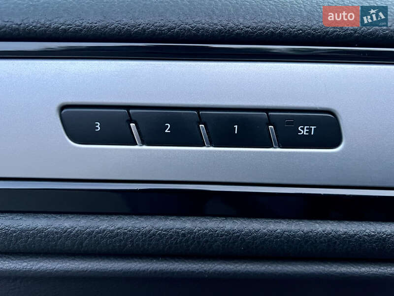 Внедорожник / Кроссовер Volkswagen Touareg 2015 в Киеве