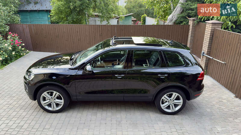 Внедорожник / Кроссовер Volkswagen Touareg 2015 в Киеве