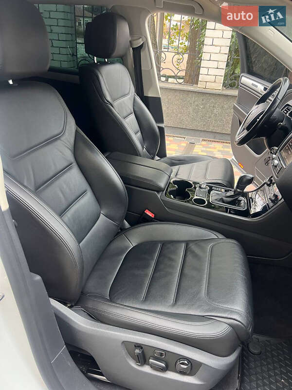 Внедорожник / Кроссовер Volkswagen Touareg 2016 в Черкассах фото 15 Внедорожник / Кроссовер Volkswagen Touareg 2016 в Черкассах