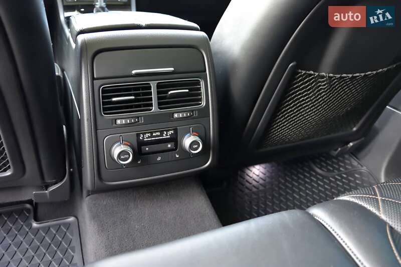 Позашляховик / Кросовер Volkswagen Touareg 2017 в Харкові