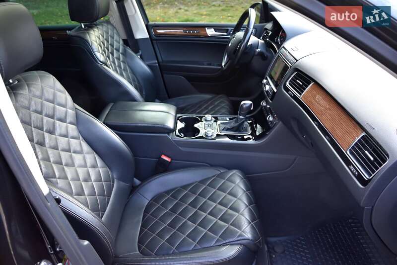 Позашляховик / Кросовер Volkswagen Touareg 2017 в Харкові