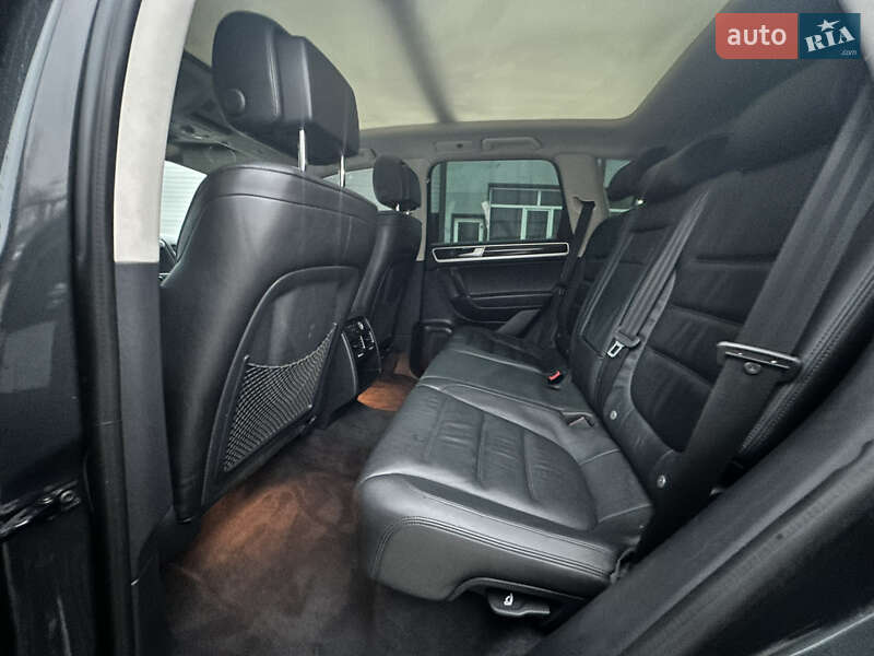 Внедорожник / Кроссовер Volkswagen Touareg 2015 в Виннице