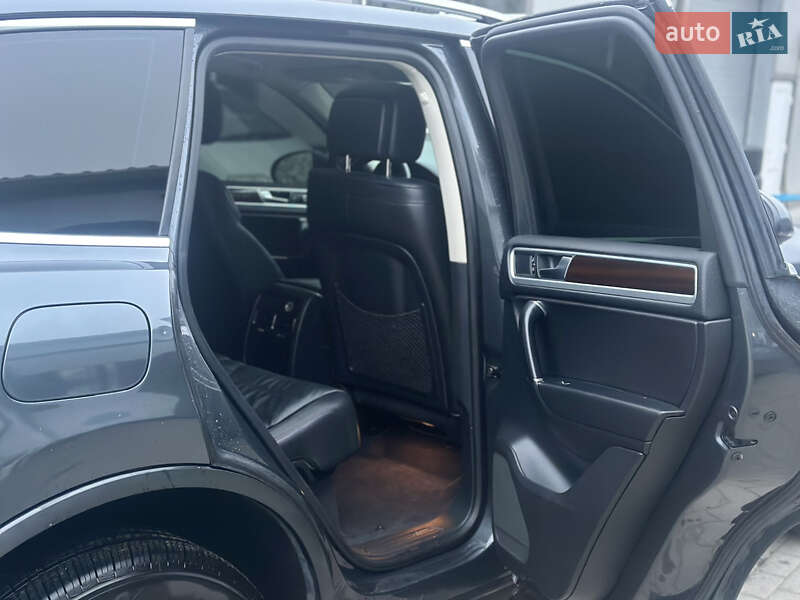 Внедорожник / Кроссовер Volkswagen Touareg 2015 в Виннице