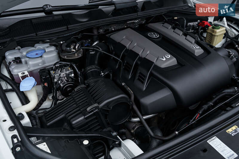 Позашляховик / Кросовер Volkswagen Touareg 2016 в Києві фото 40 Позашляховик / Кросовер Volkswagen Touareg 2016 в Києві