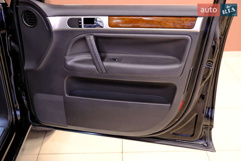 Внедорожник / Кроссовер Volkswagen Touareg 2008 в Одессе