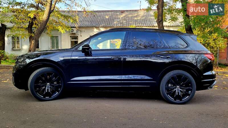 Внедорожник / Кроссовер Volkswagen Touareg 2020 в Николаеве