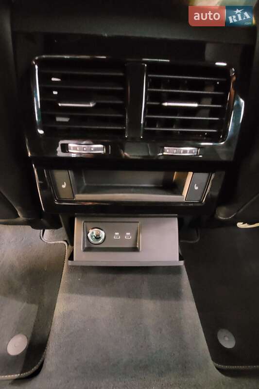 Внедорожник / Кроссовер Volkswagen Touareg 2020 в Николаеве