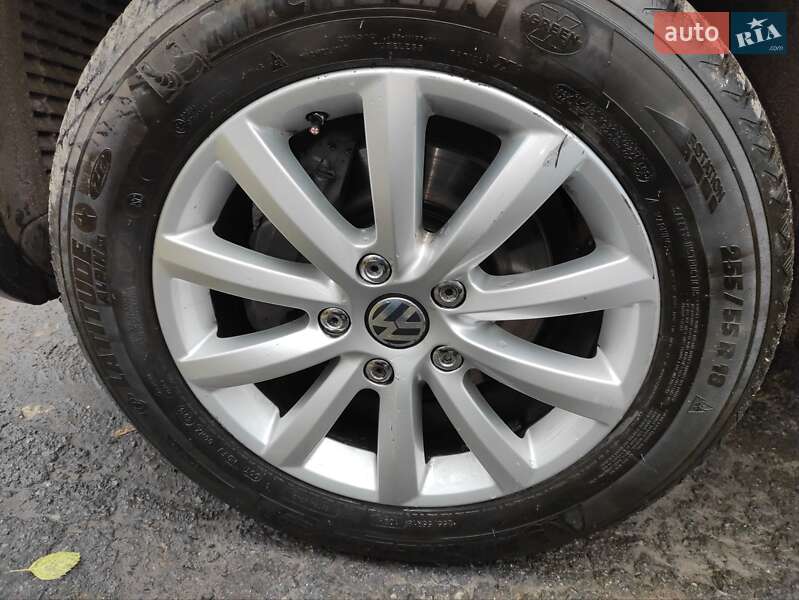 Позашляховик / Кросовер Volkswagen Touareg 2011 в Полтаві