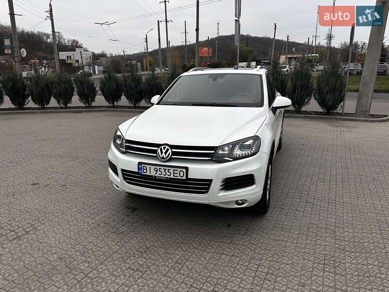 Позашляховик / Кросовер Volkswagen Touareg 2014 в Полтаві
