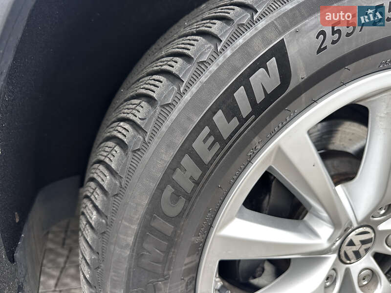 Позашляховик / Кросовер Volkswagen Touareg 2014 в Полтаві