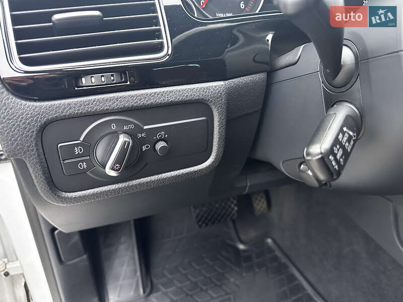 Позашляховик / Кросовер Volkswagen Touareg 2014 в Полтаві