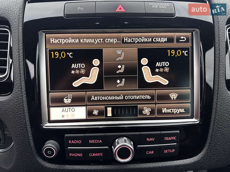 Позашляховик / Кросовер Volkswagen Touareg 2014 в Полтаві