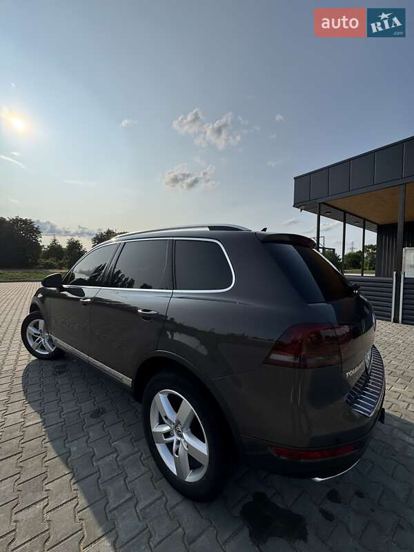 Позашляховик / Кросовер Volkswagen Touareg 2012 в Врадіївці