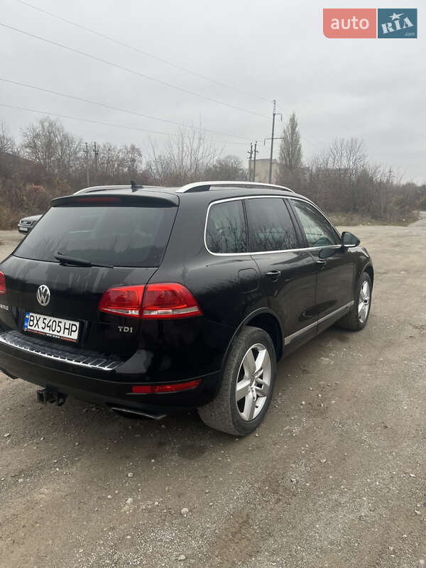 Внедорожник / Кроссовер Volkswagen Touareg 2011 в Каменец-Подольском