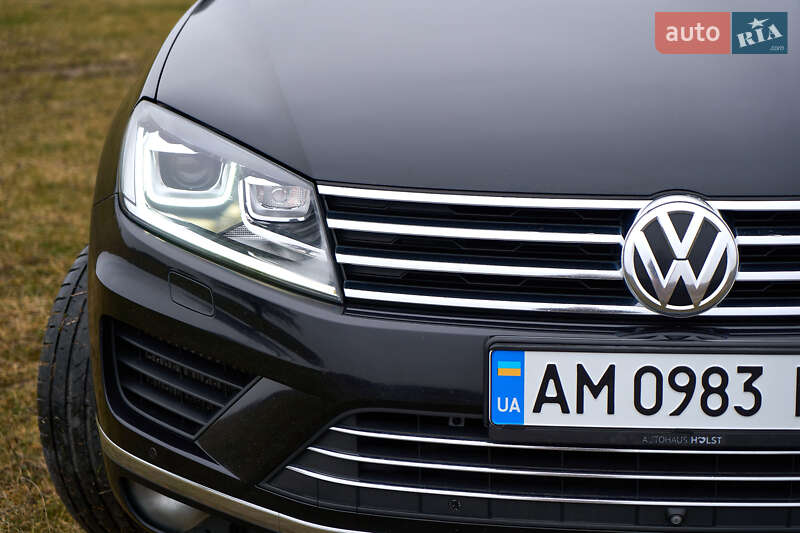 Внедорожник / Кроссовер Volkswagen Touareg 2017 в Бердичеве