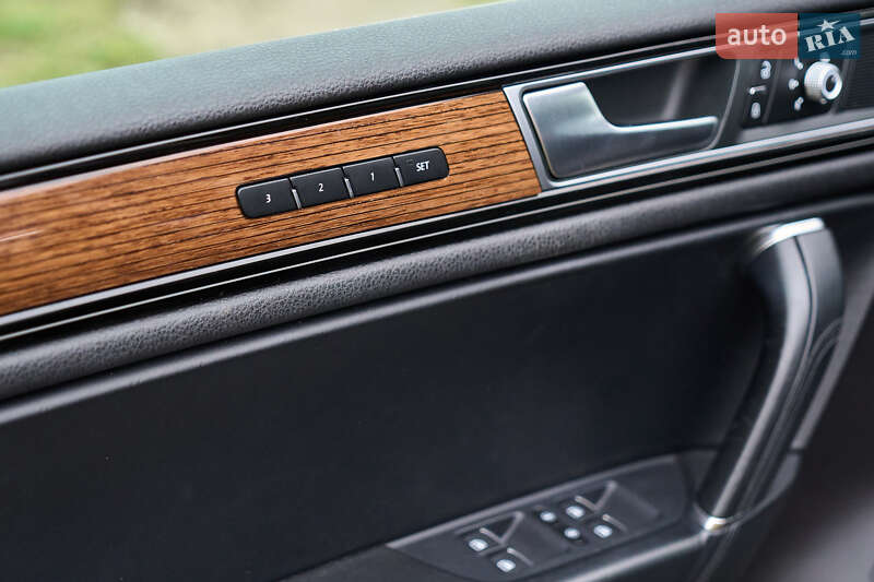 Внедорожник / Кроссовер Volkswagen Touareg 2017 в Бердичеве