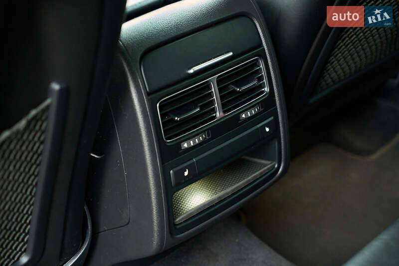 Внедорожник / Кроссовер Volkswagen Touareg 2017 в Бердичеве