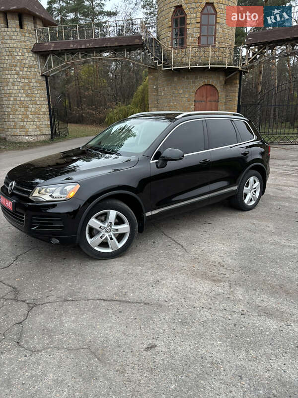 Позашляховик / Кросовер Volkswagen Touareg 2011 в Полтаві