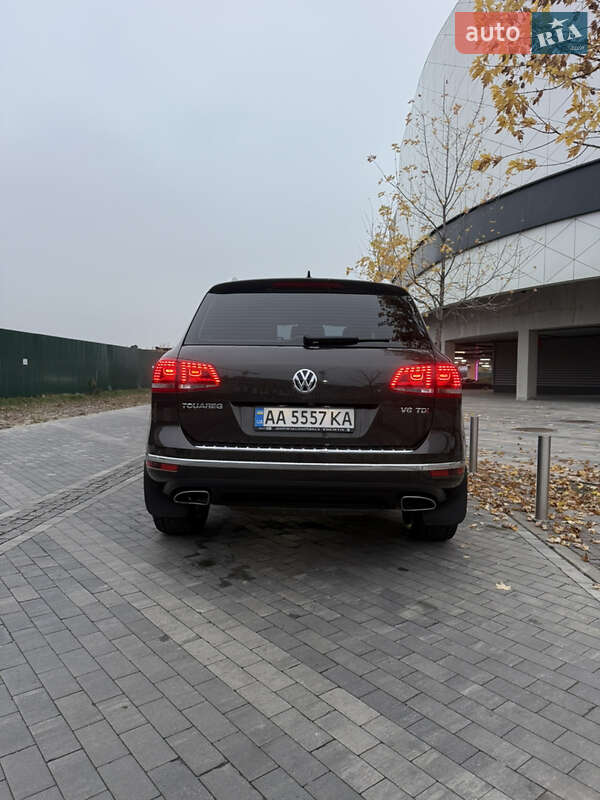 Позашляховик / Кросовер Volkswagen Touareg 2016 в Києві