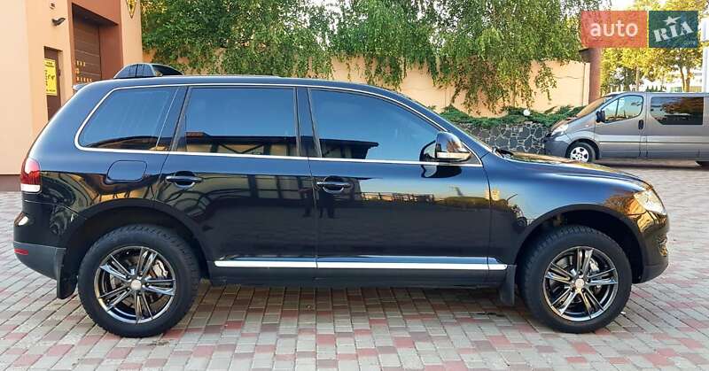 Позашляховик / Кросовер Volkswagen Touareg 2008 в Рівному