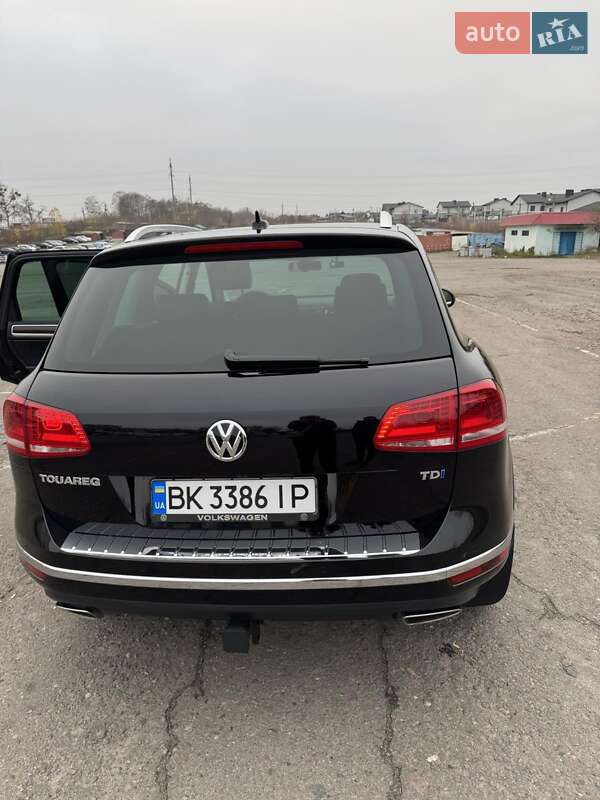 Позашляховик / Кросовер Volkswagen Touareg 2015 в Рівному