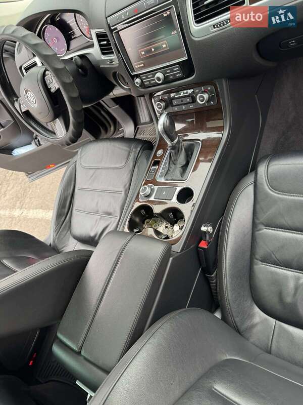 Позашляховик / Кросовер Volkswagen Touareg 2015 в Рівному