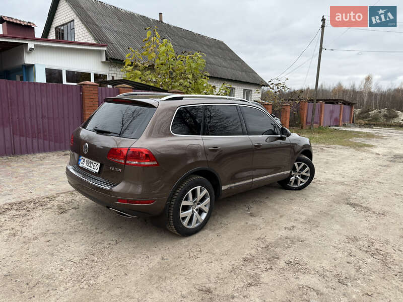 Позашляховик / Кросовер Volkswagen Touareg 2012 в Сновську