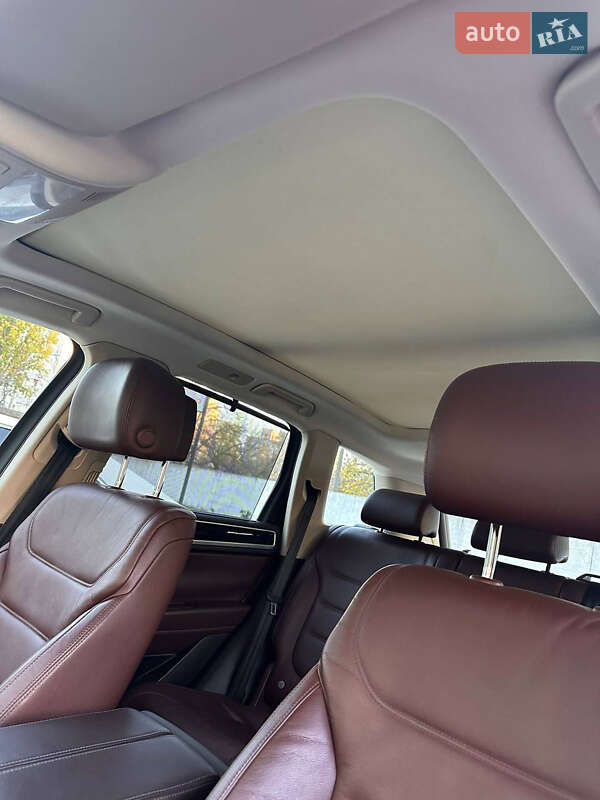 Позашляховик / Кросовер Volkswagen Touareg 2011 в Кам'янець-Подільському