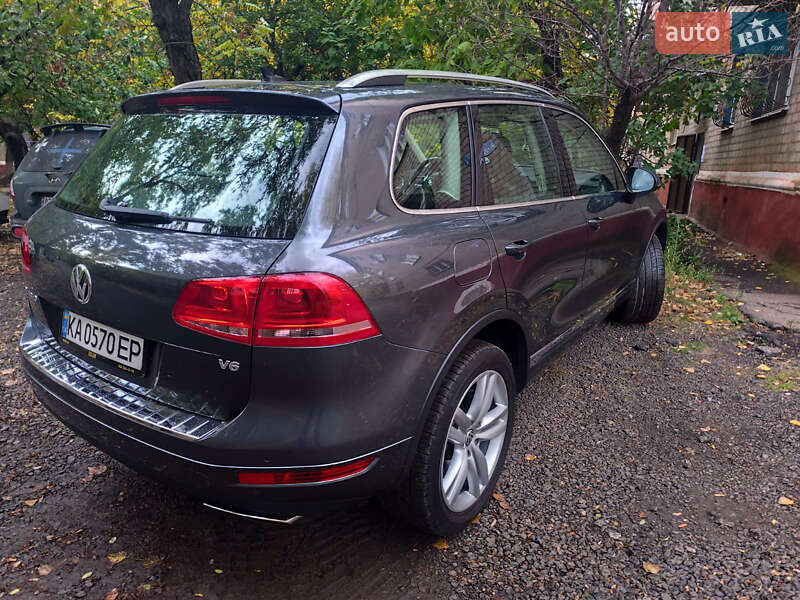 Позашляховик / Кросовер Volkswagen Touareg 2011 в Кам'янець-Подільському