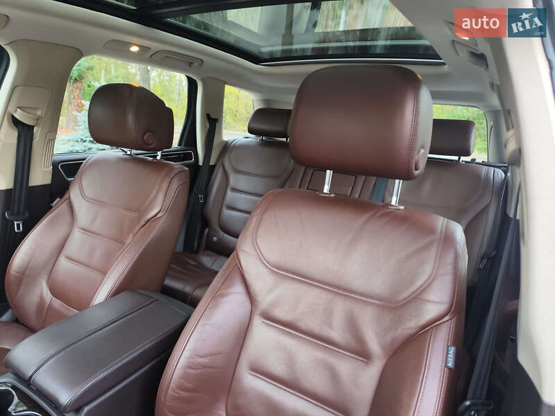 Позашляховик / Кросовер Volkswagen Touareg 2011 в Кам'янець-Подільському