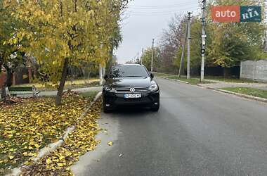 Позашляховик / Кросовер Volkswagen Touareg 2015 в Запоріжжі