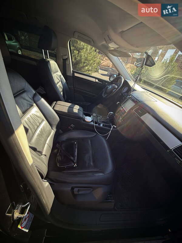 Позашляховик / Кросовер Volkswagen Touareg 2013 в Хмельницькому